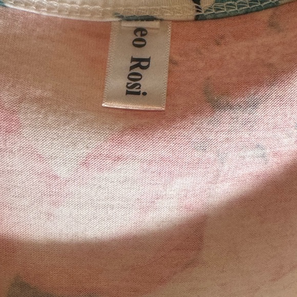 Leo Rosi Estimated 2X/3X White Floral Soft Tee Knit Top - Picture 3 of 3